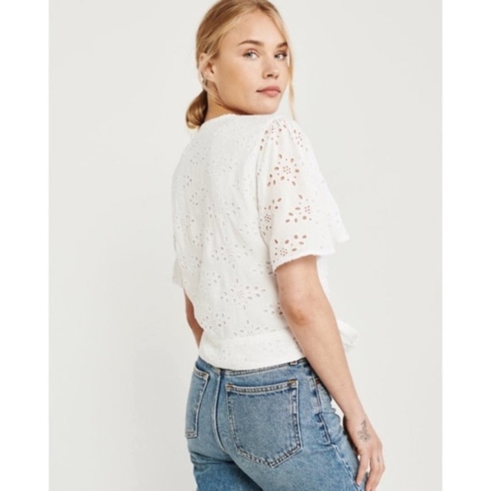 Abercrombie Eyelet Flutter Sleeve Top Size Xs - image 2